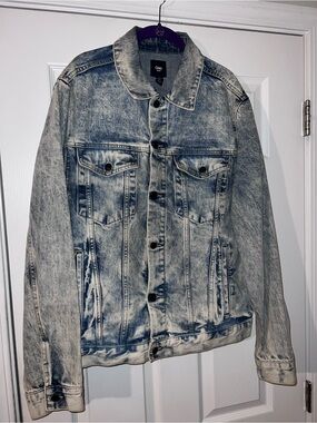 Gap acid washed denim trucker jacket men’s size XL